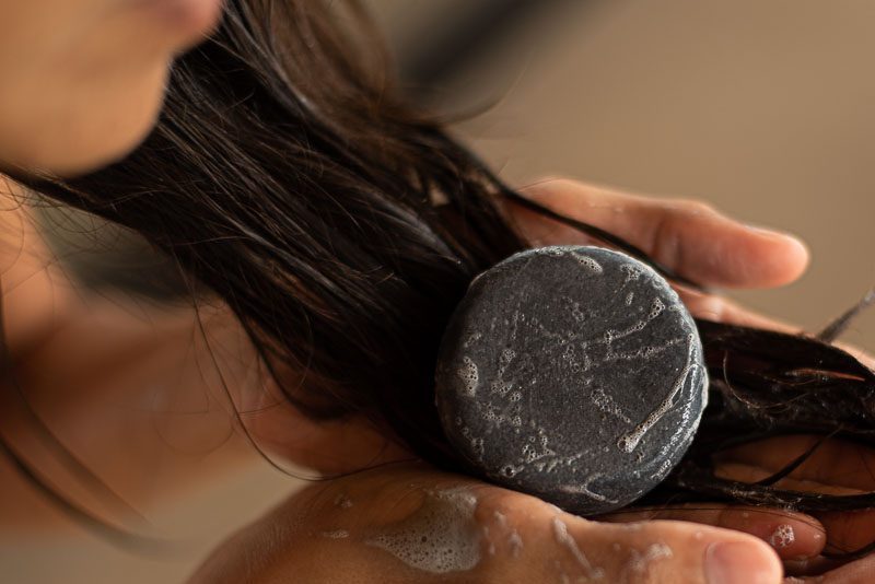 Xampus sólidos: tudo o que você precisa saber para se adaptar ao produto
